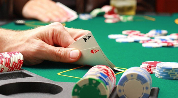 Which game, online poker or Teen Patti, offers better opportunities for beginners?
