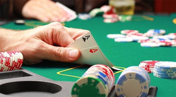 Which game, online poker or Teen Patti, offers better opportunities for beginners